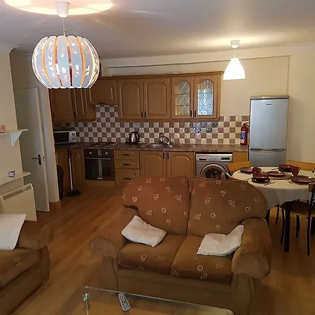 2 Bedroom Great Location Smithfield *